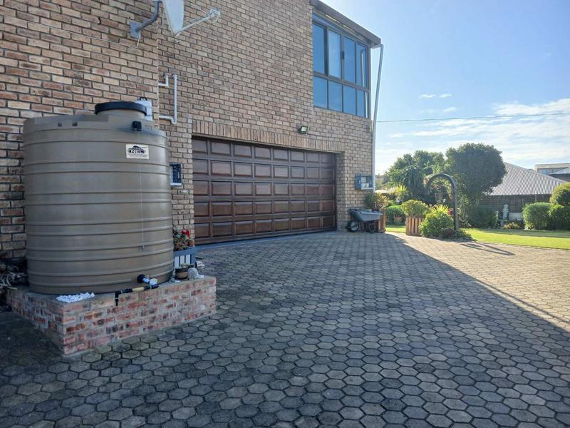 5 Bedroom Property for Sale in Stilbaai Wes Western Cape